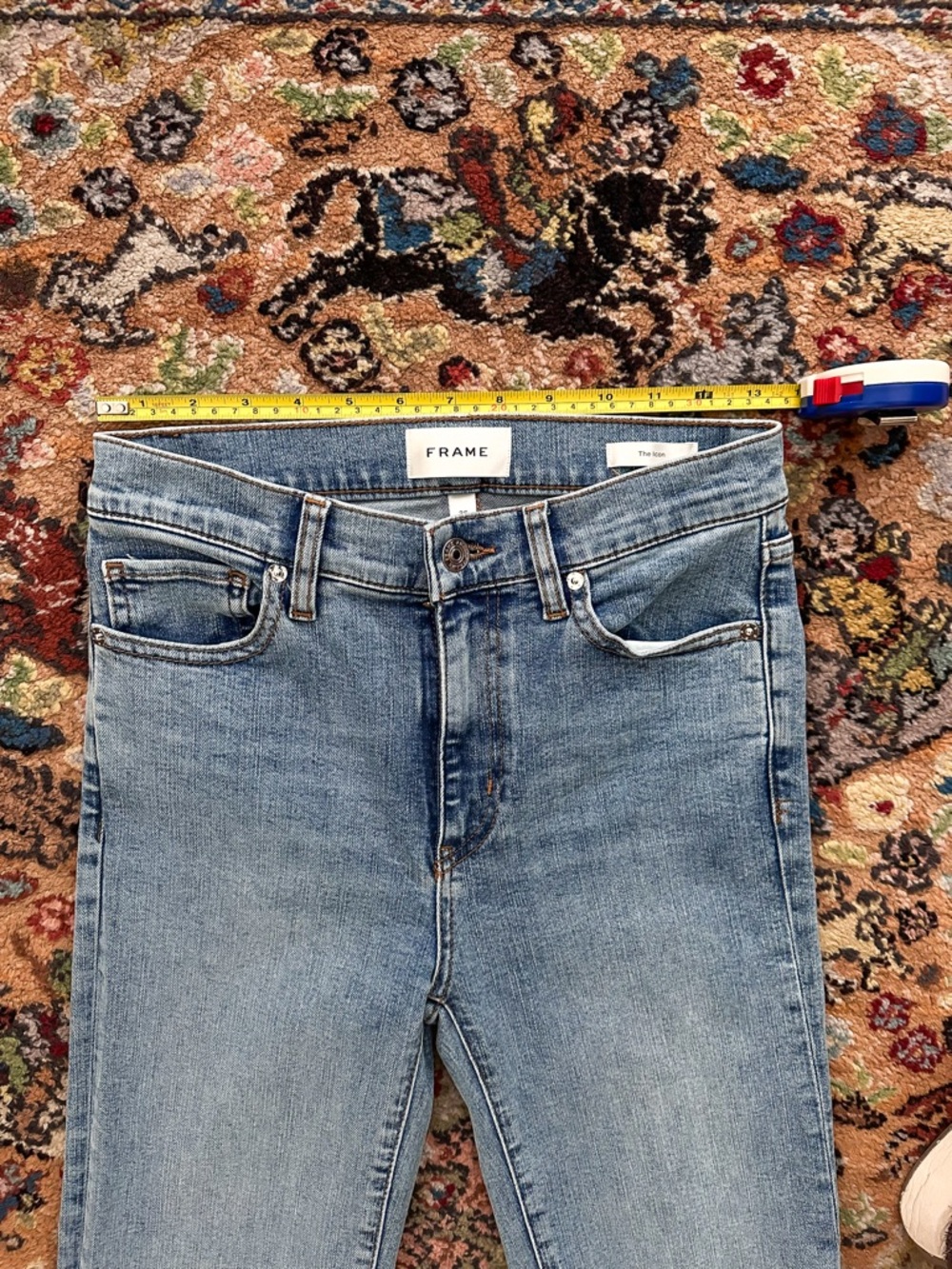 FRAME The Icon Flare Jeans Size 26 NWOT Mid Rise Raw Hem Stretch Denim Blue - Picture 5 of 8
